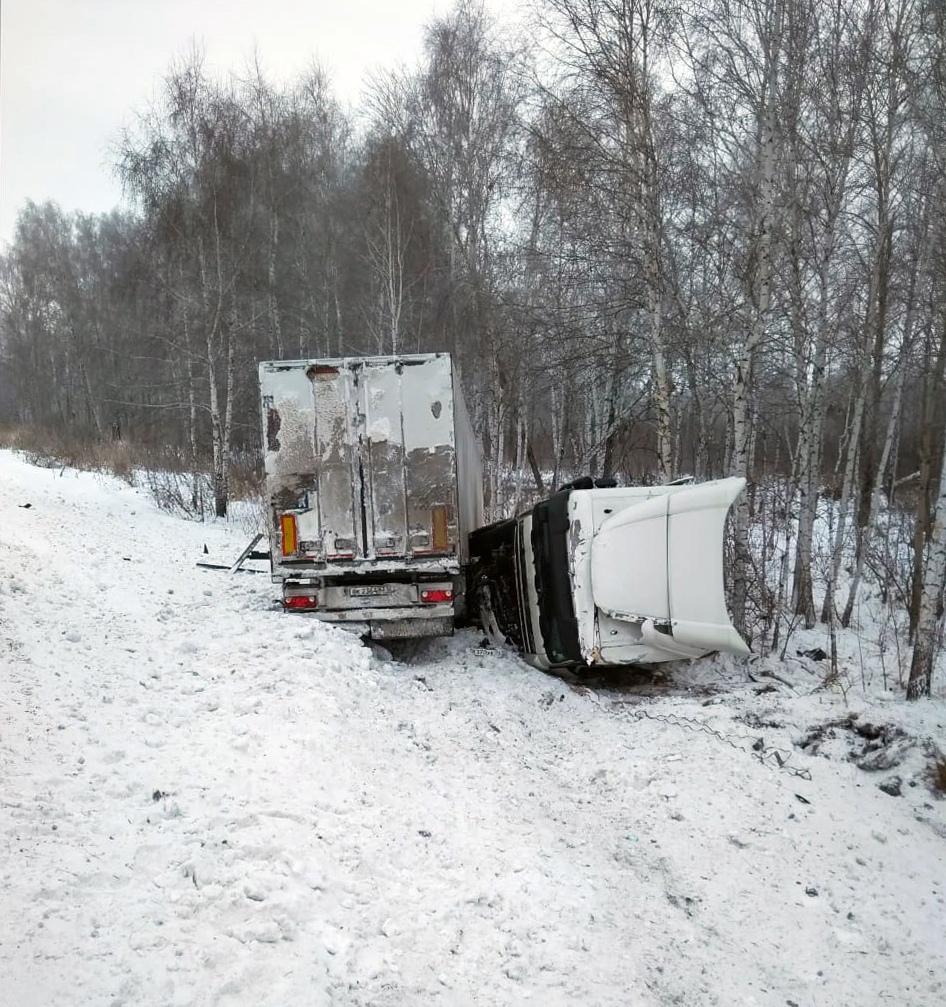 Фото Водитель Nissan погиб в ДТП с грузовиком на трассе под Новосибирском 2